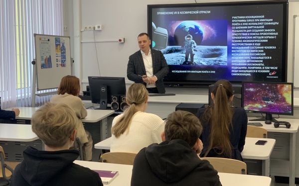 Главкосмос и Роскосмос рассказали московским школьникам о применении VR-систем в космосе